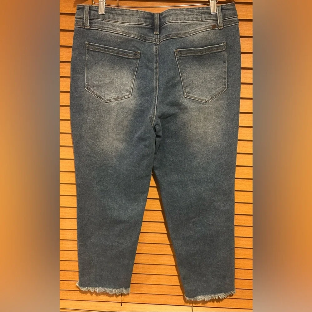 NWOT 1822 Denim Women’s Mid-Blue Cropped Straight Jeans with Frayed Hem size 14 - Picture 5 of 7